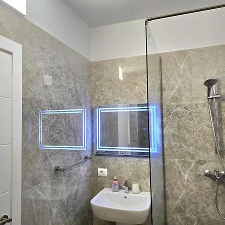 Elegant Penthouse With Huge Terrace Apartment Plazhi San Pietro