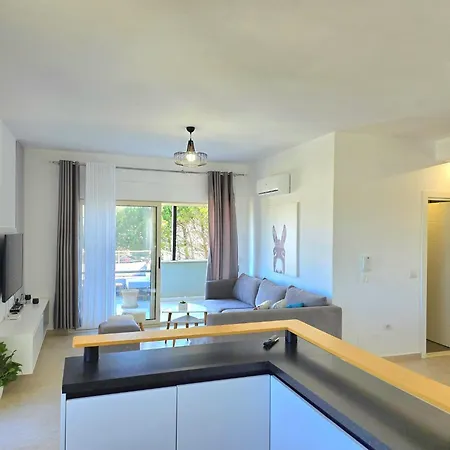 Apartment Elegant Penthouse With Huge Terrace Plazhi San Pietro